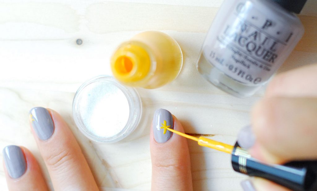how to paint fireworks on your nails