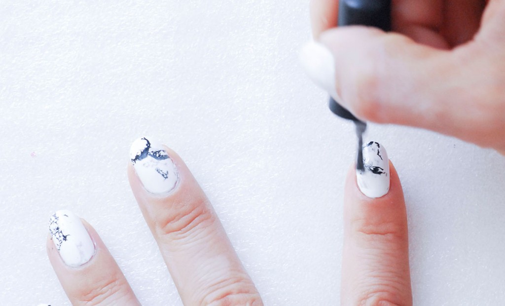marbled nails black and white how to