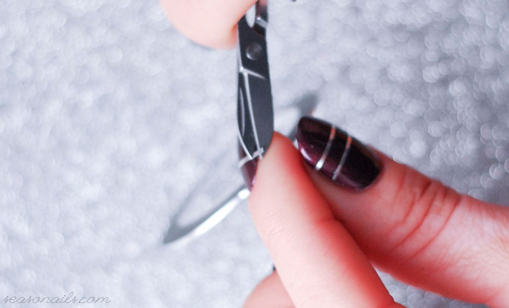 how to apply striping tape on nails