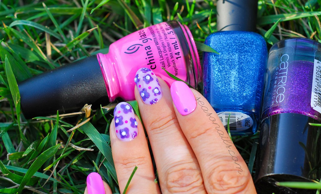 neon summer nails flowers negative space