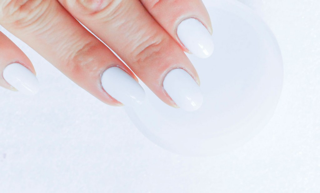 white-nails-ready-to-watermarble
